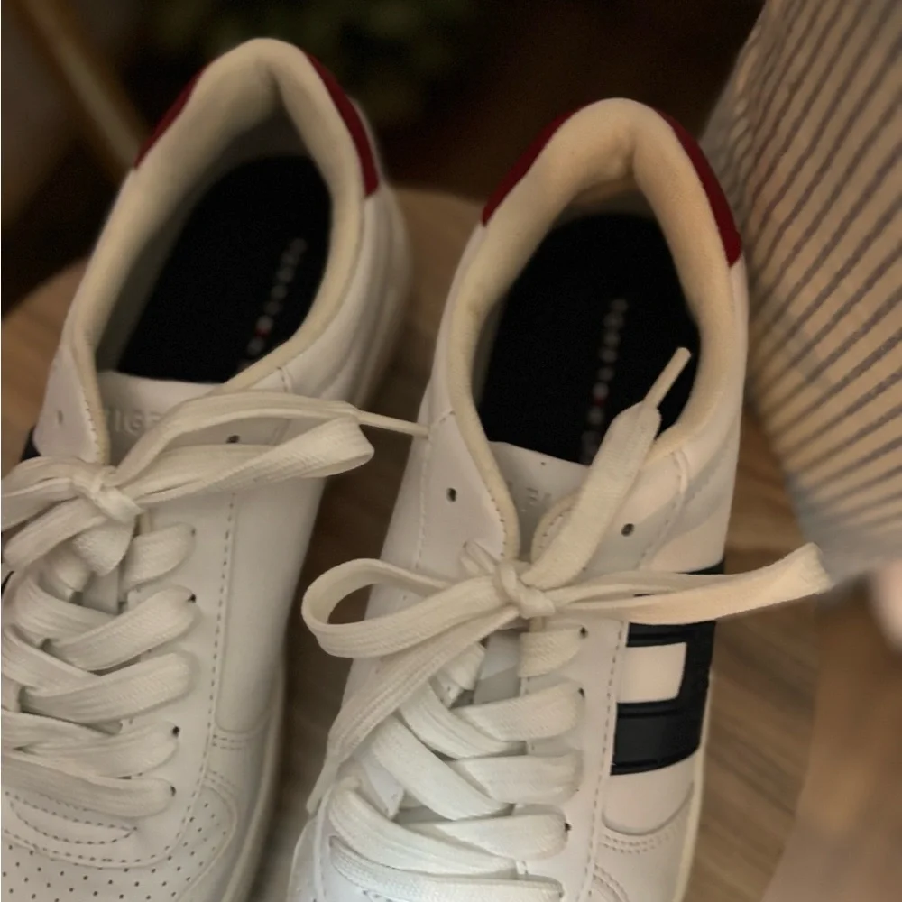 Tommy Hilfiger Classic Venus White Sneakers with Navy and Red Details Retro